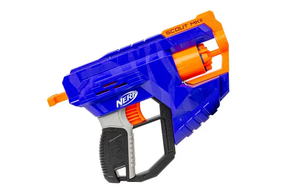 UKRAINE, DNEPR - 25 Ağustos 2022: Hasbro Nerf Elit Yok Edici. Oyuncak tabancası beyaz arka planda izole edilmiş. Oyuncak tabanca. Yüksek kalite fotoğraf