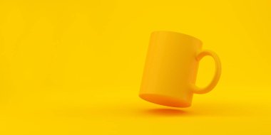 Sarı arka planda sarı seramik bardak. Arka planda izole edilmiş, öngörüde düşüyor. 3 Boyutlu Çizim