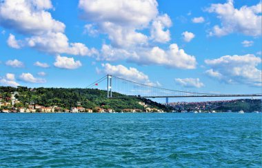 Boğaz Köprüsü manzarası (15 Temmuz Şehitler Köprüsü), Boğaz Boğazı, İstanbul, Türkiye.