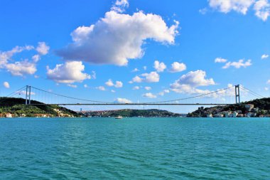 Boğaz Köprüsü manzarası (15 Temmuz Şehitler Köprüsü), Boğaz Boğazı, İstanbul, Türkiye.