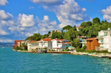 İstanbul Boğazı, İstanbul ve Türkiye 'deki güzel rıhtım manzaralı evler.