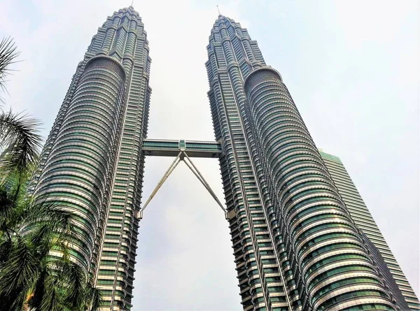 マレーシア クアラルンプールのペトロナスのメガツインタワー — ストック写真