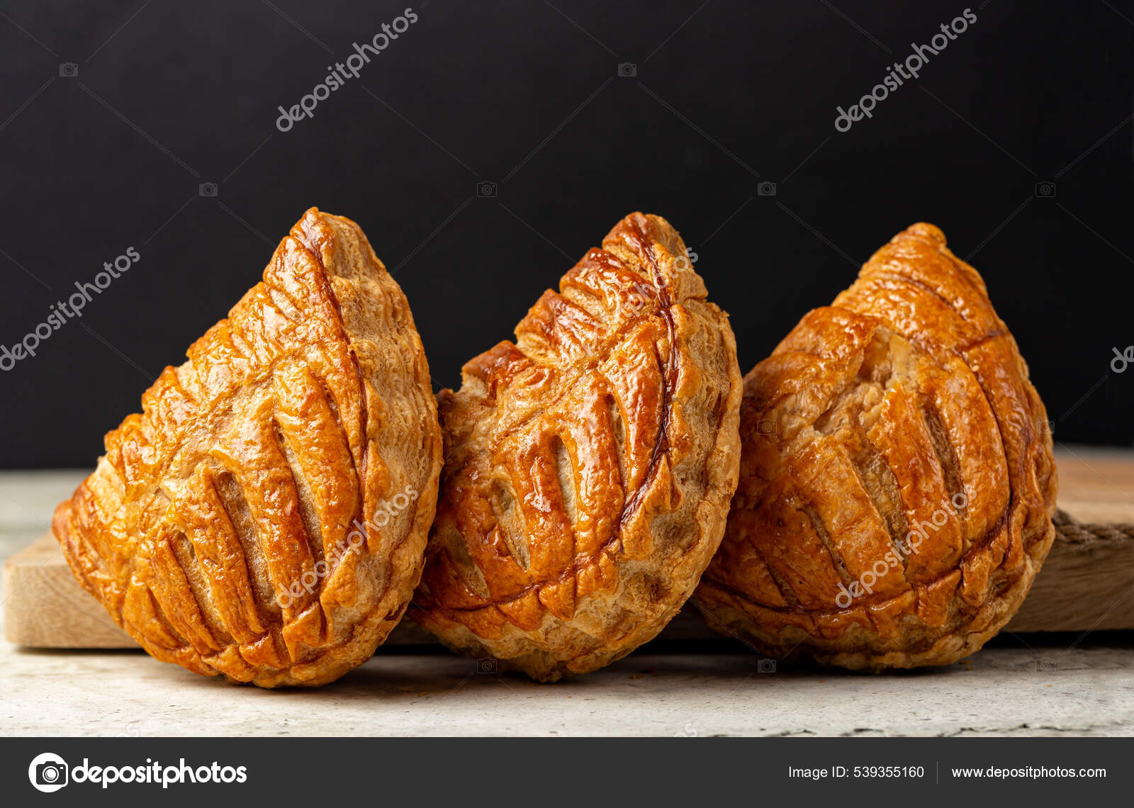 Chaussons aux pommes (apple turnovers)