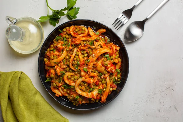 Cuttlefish Stew Peas Tomatoes Seppie Con Piselli White Table Surface — Fotografia de Stock