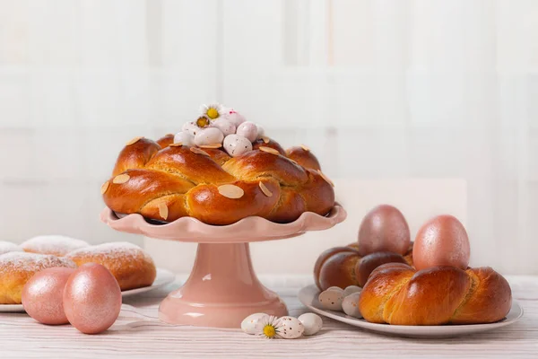 Fondo Pascua Con Variedad Pasteles Caseros Huevos Pascua Color Rosa — Foto de Stock