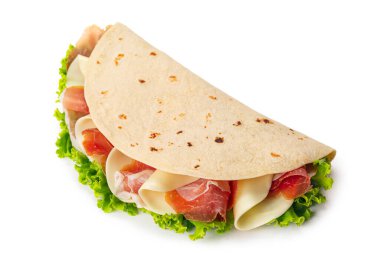 Piadina romagnola, prosciutto crudo di Parma ile geleneksel İtalyan düz ekmek paketi - İtalyan kuru jambon, mozzarella peyniri ve marul. Beyaz arkaplan.