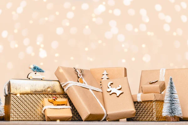 Hromada dárků, příprava na Vánoce — Stock fotografie