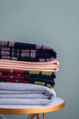 Yünlü kontrol battaniyeleri yığını