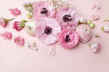 Çiçek aranjmanları, taze ranunculus çiçekleri.