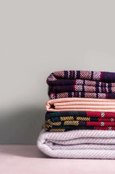 Yünlü kontrol battaniyeleri yığını