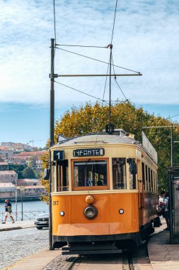 Porto şehir merkezinde tramvay