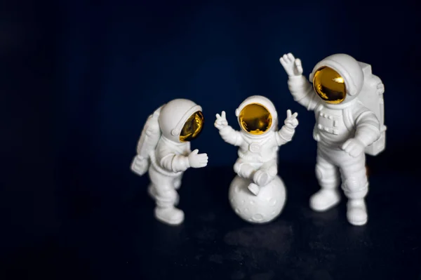 우주비행사와 달 장난감 — 스톡 사진