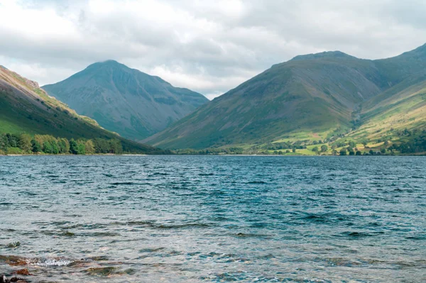 Lago de águas residuais no Parque Nacional Lake District — Fotografia de Stock