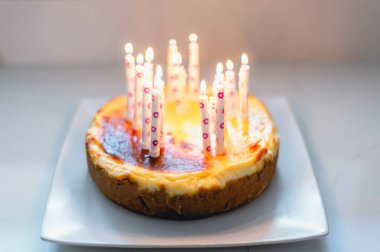 Ev yapımı vanilyalı kek.