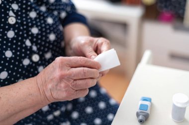 Glukometreyle evde glikoz testi