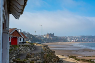 Scarborough, İngiltere 'deki eski sahil kulübeleri.