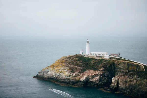 Faro South Stack Gales Anglesey Reino Unido Está Construido Cima — Foto de Stock