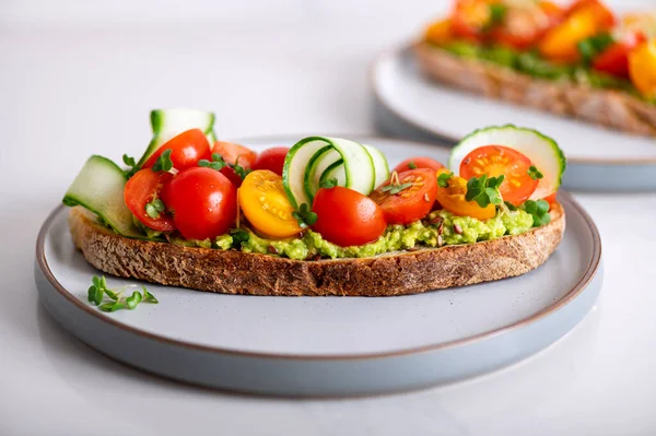 Tasty Open Sandwich Toasted Sourdough Bread Mashed Avocado Slices Fresh — Stockfoto