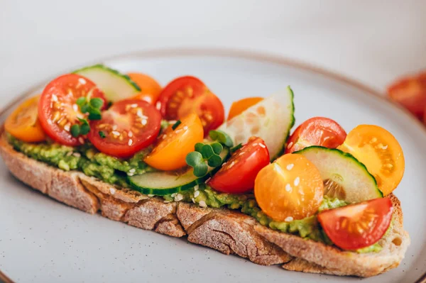 Tasty Open Sandwich Toasted Sourdough Bread Mashed Avocado Fresh Tomatoes — Stockfoto