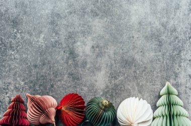 Dekoratif kağıt Noel ağacı süslemeleri, DIY projesi, Organik Modern Tasarım, Asılı Festive Honeycomb Katlanabilir 3 boyutlu toplar, minimalist ve plastiksiz