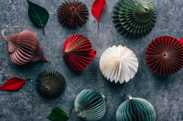 Dekoratif kağıt Noel ağacı süslemeleri, DIY projesi, Organik Modern Tasarım, Asılı Festive Honeycomb Katlanabilir 3 boyutlu toplar, minimalist ve plastiksiz