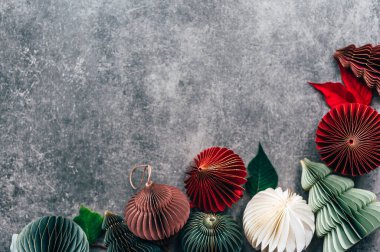 Dekoratif kağıt Noel ağacı süslemeleri, DIY projesi, Organik Modern Tasarım, Asılı Festive Honeycomb Katlanabilir 3 boyutlu toplar, minimalist ve plastiksiz
