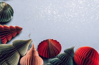 Dekoratif kağıt Noel ağacı süslemeleri, DIY projesi, Organik Modern Tasarım, Asılı Festive Honeycomb Katlanabilir 3 boyutlu toplar, minimalist ve plastiksiz