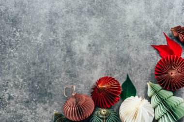 Dekoratif kağıt Noel ağacı süslemeleri, DIY projesi, Organik Modern Tasarım, Asılı Festive Honeycomb Katlanabilir 3 boyutlu toplar, minimalist ve plastiksiz