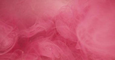 Suda kırmızı mürekkep karışımı