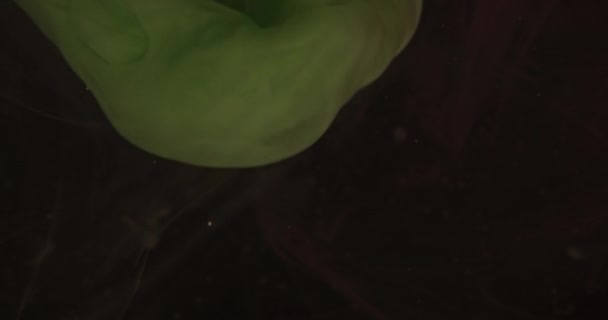 Tinta verde misturada em água — Vídeo de Stock
