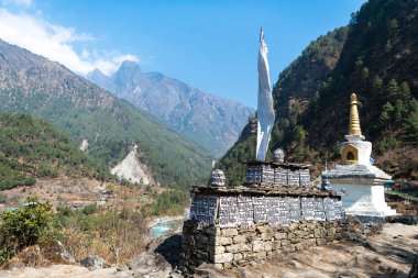 Doğanın cesur fotoğrafı, Nepal 'deki mükemmel dağlar..
