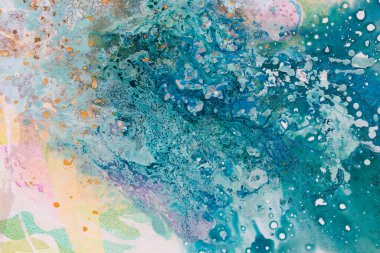 Mavi renk patlama. Petrol resmi farklı arka planı.