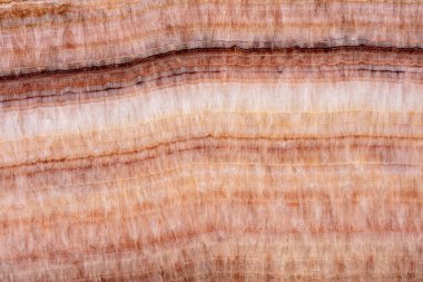 Mükemmel Gökkuşağı Oniks arkaplanı, benzersiz iç mekanınız için kahverengi tonda levha dokusunun doğal fotoğrafı..