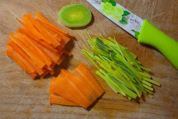 Fundo Com Cenouras Porco Fatiadas Faca Cozinha Legumes São Cortados — Fotografia de Stock