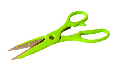 Ev mutfağı ve ofis kullanımı için çok amaçlı makas. Makas bıçakları açık, kesme sembolü olarak uygun nesne, beyaz izole edilmiş.