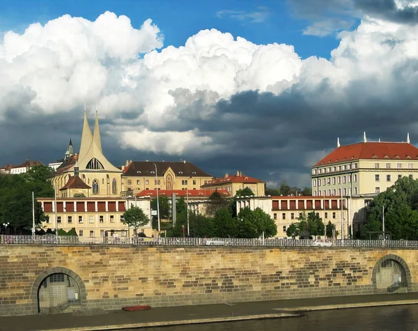 Capital Praga Terraplén Sobre Río Moldava Monasterio Emaús Otros Edificios — Foto de Stock