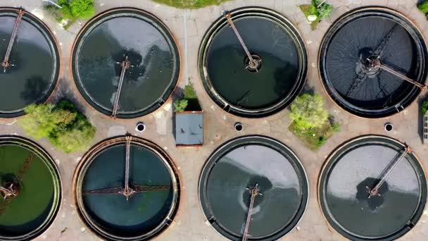 曝气站的空中景观 废水处理的空中景观 现代工业废水处理厂的空中景观 — 图库视频影像