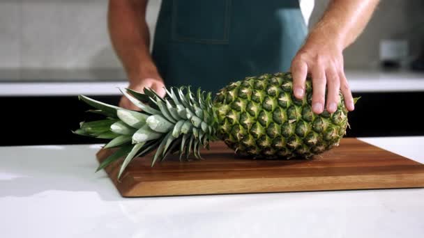 Chef Coupe Ananas Ralenti Chef Faire Ananas Couper Ananas Gros — Video