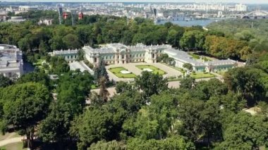 Kiev 'deki Mariinsky Sarayı' nın havadan görünüşü, Ukrayna 'daki Mariinsky Sarayı Kiev' in faşizmi.