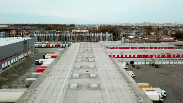 Flygfoto Över Postutlämningsterminalen Flygfoto Över Postens Lastterminal Lastbil Industrimagasinet Distributionslager — Stockvideo