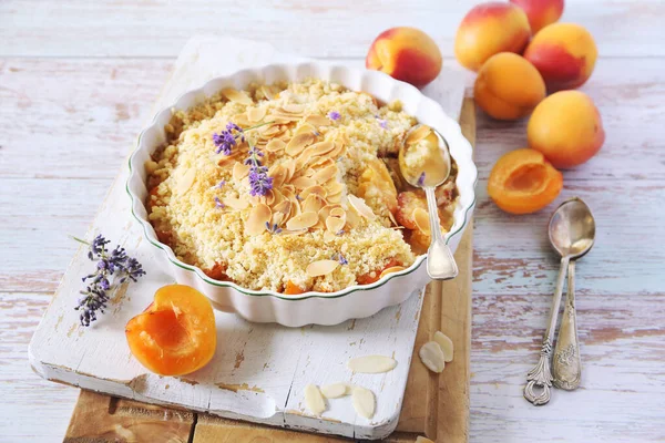 Summer Dessert Fresh Apricot Crumble Almond Flour Almonds Petal Dry — Stok Foto