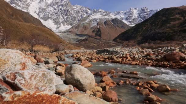 Дневной поход к леднику Шхара — стоковое видео