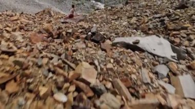 Ushguli 'den Kafkasya Dağları' ndaki Shkhara Buzulu 'na yolculuk.