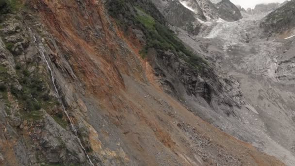 Ushguli 'den Kafkasya Dağları' ndaki Shkhara Buzulu 'na yolculuk. — Stok video