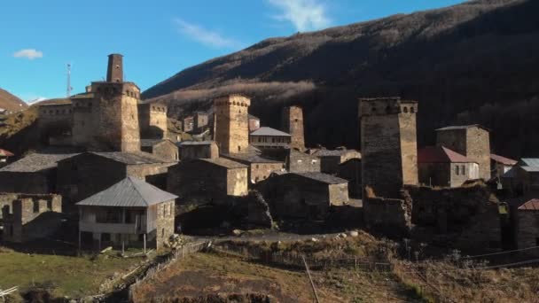 에베레스트산 기슭에 있는 우시 굴리 마을의 모습. 슈하라 — 비디오