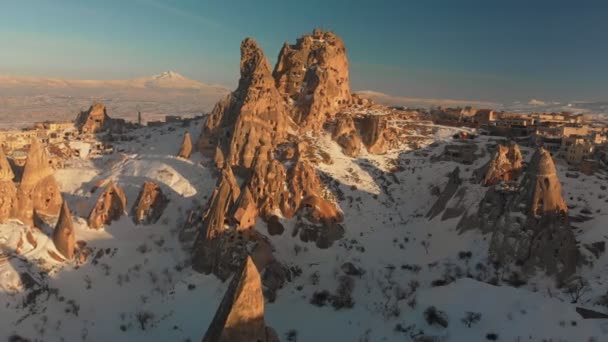 Fantastisk utsikt över turkiska fästningen Uchisar — Stockvideo