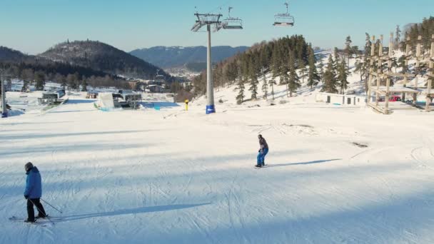 滑雪场的空中景观 — 图库视频影像