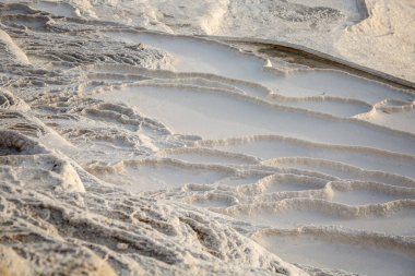 Pamukkale (Türkçe: Pamukkale), Denizli ilinin bir ilçesidir. Bu bölge termal kaynak suyunun akışından kalan karbonat mineraliyle ünlüdür..