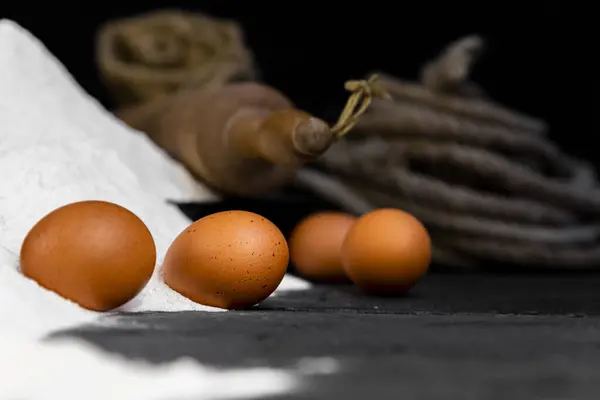 Ovos Uma Mesa Cozinha Antiga Rústica — Fotografia de Stock