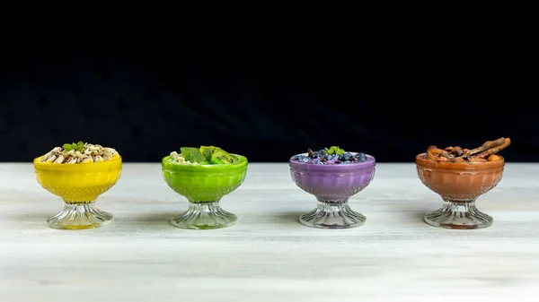 Batidos Pudín Con Kiwi Plátanos Arándanos Chocolate Con Almendras Avellanas —  Fotos de Stock